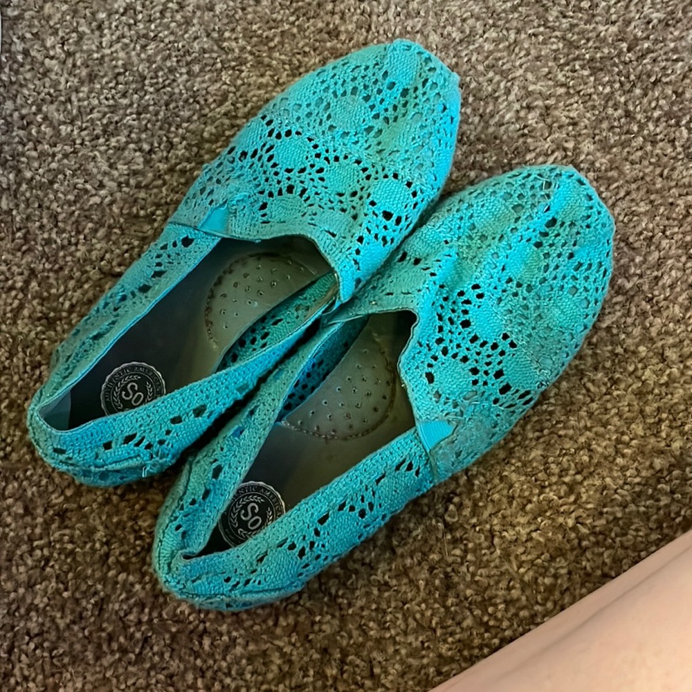 a bit dirty but otherwise still decent condition, not tearing anywhere